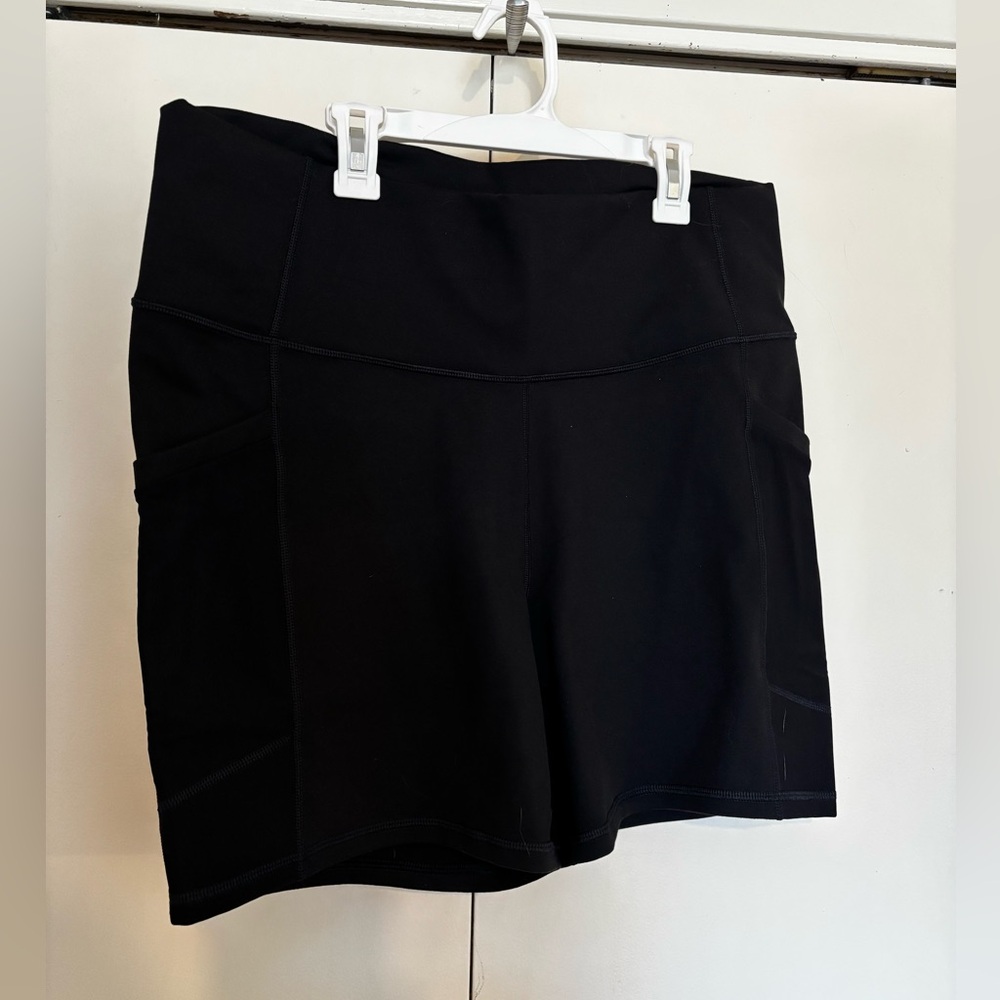NWT fabletics black biker shorts! Size 1X